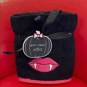 Betsey Johnson Black and Pink Hand Towels